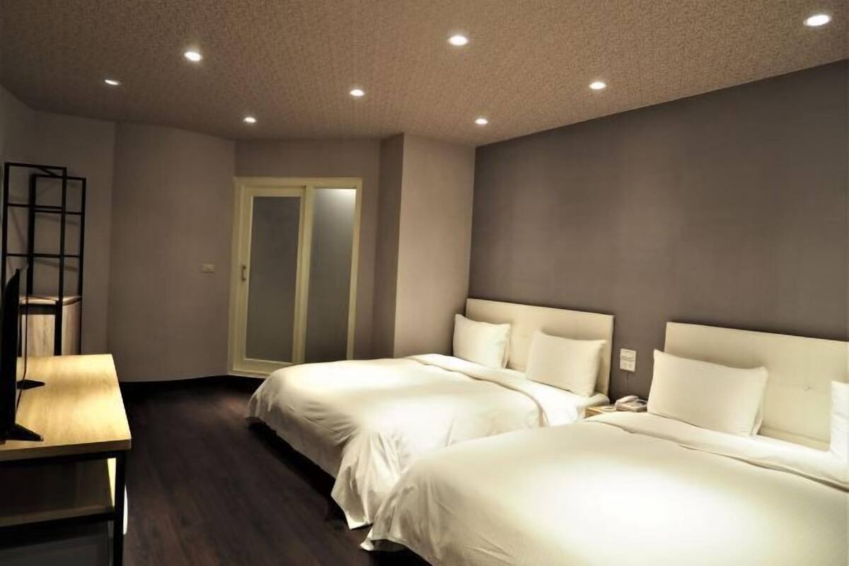 Down duvets, desk, free WiFi, bed sheets