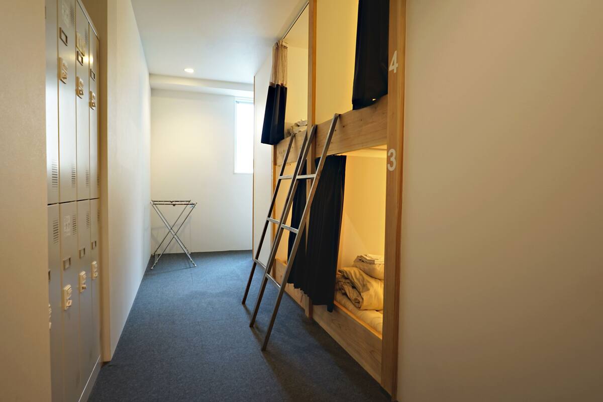 Dormitorio compartido básico, dormitorio mixto (1 bed in mixed 8 bed dormitory) | Caja fuerte, wifi gratis, ropa de cama