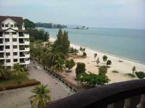 A beachfront hotel with a view of the sea and a sandy beach. - Bayu Beach Resort (Port Dickson)