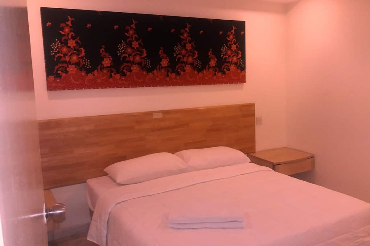Deluxe 2-Room | Desk, soundproofing, rollaway beds