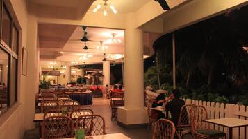 3 restaurants, Chinese cuisine