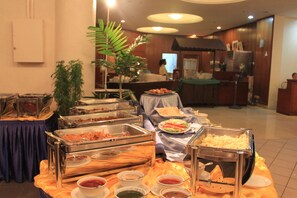 Petit déjeuner buffet (25 MYR par personne)