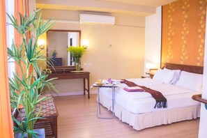 Habitación doble exclusiva | Escritorio, wifi gratis y ropa de cama 