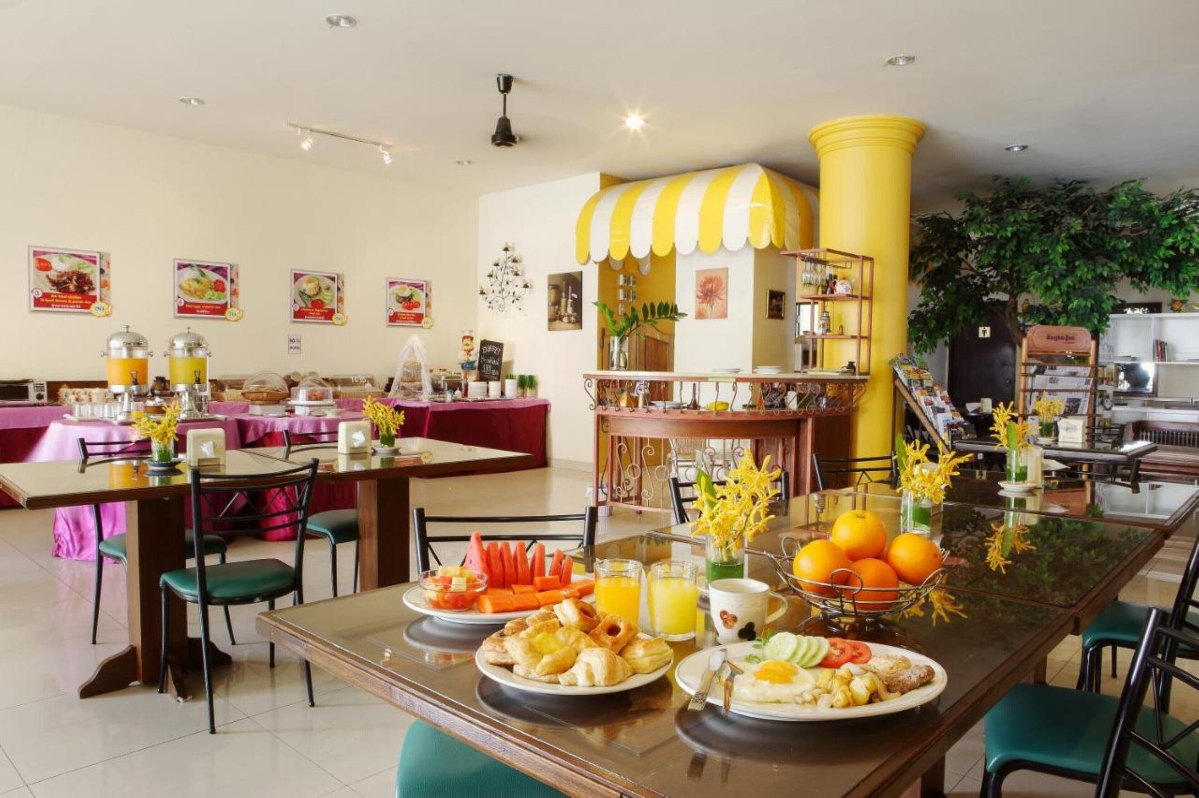 daily buffet breakfast (thb 145 per person)