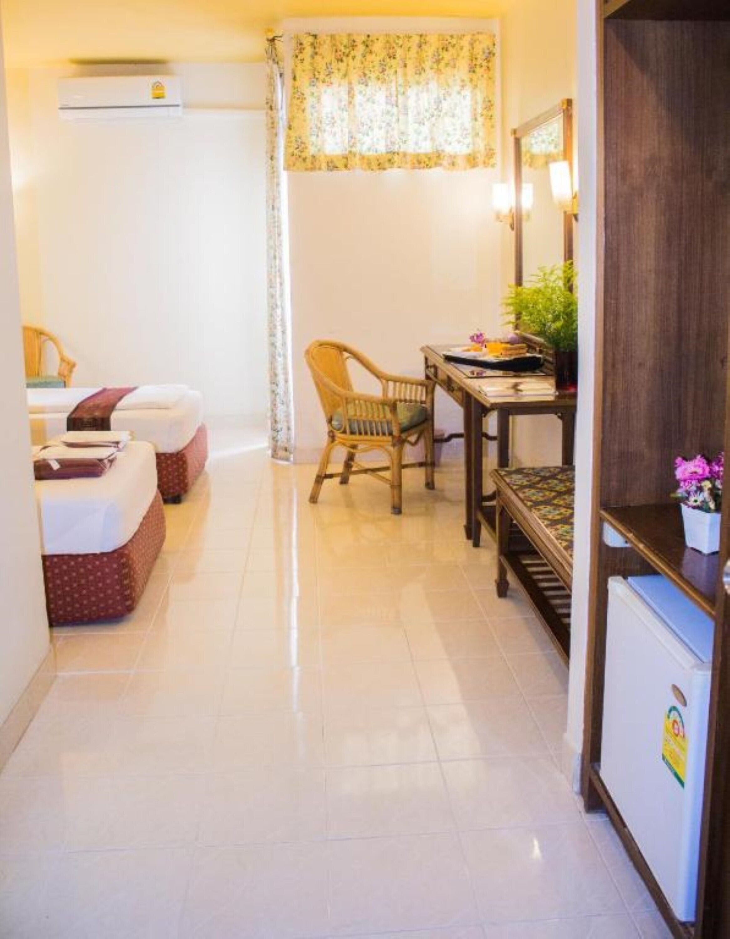 1 bedroom, desk, free wifi, bed sheets