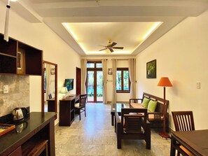 Pool View Suite | Utsikt mot trädgården