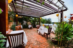 Breakfast, lunch, dinner served; Vietnamese cuisine, garden views  - Villa Orchid Garden Riverside Hoi An (Da Nang)