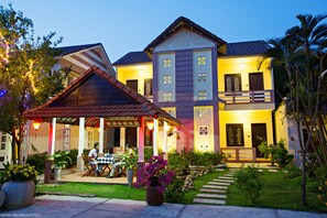 Front of property – evening/night - Do River Homestay (Da Nang)