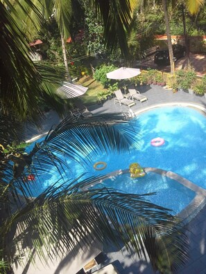 Een buitenzwembad