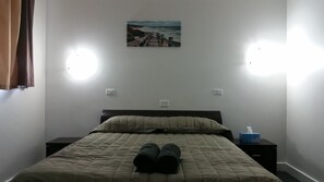 Desk, iron/ironing board, bed sheets - Perth City Motel (Thornlie)