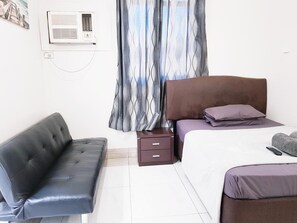 Desk, iron/ironing board, bed sheets - Perth City Motel (Thornlie)