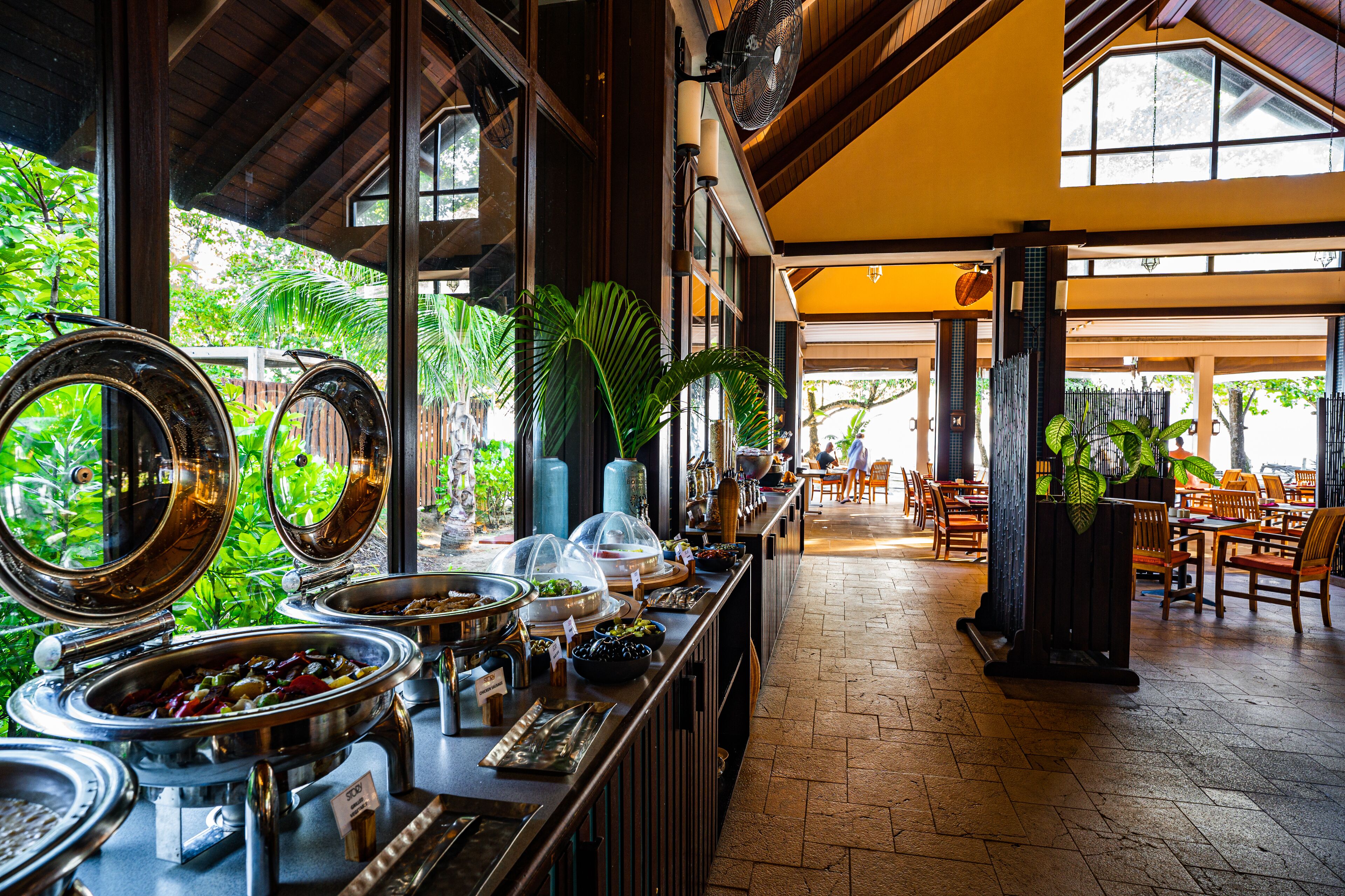 7 restaurants, breakfast, lunch, dinner served; international cuisine