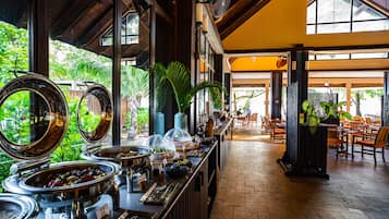 7 restaurants servant le petit déjeuner, le déjeuner et le dîner