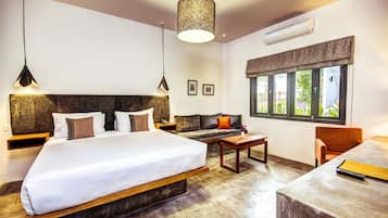 Chambre Double Classique (Free pick up) | 3 chambres, literie de qualité supérieure, surmatelas, minibar