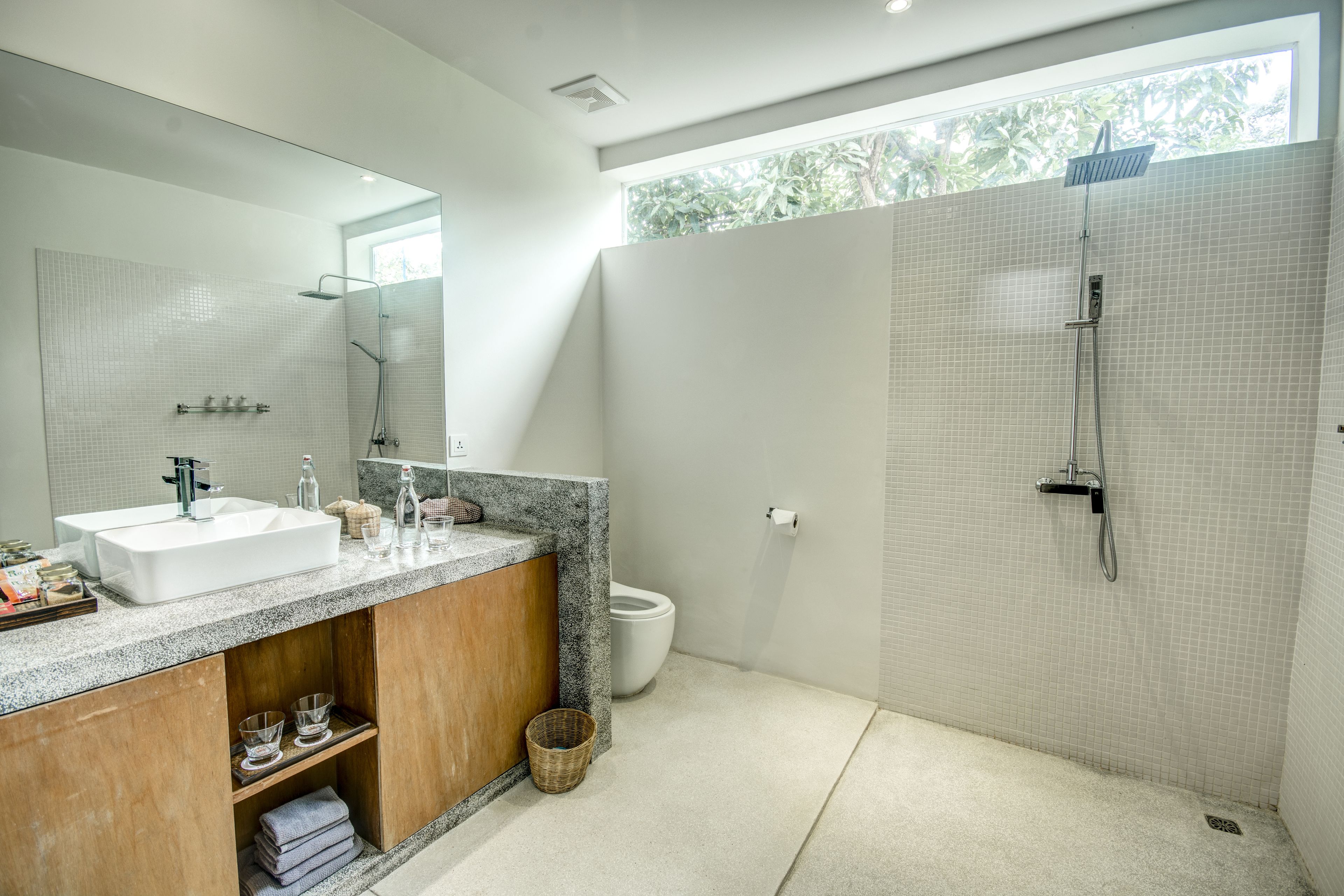classic twin - free pick up | bathroom | shower, rainfall showerhead, free toiletries, hair dryer