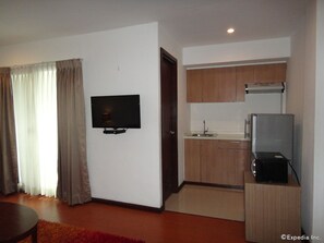 Suite, 1 Bedroom | Private kitchenette | Fridge, coffee/tea maker - Prestigio Hotel Apartments (Cebu City)