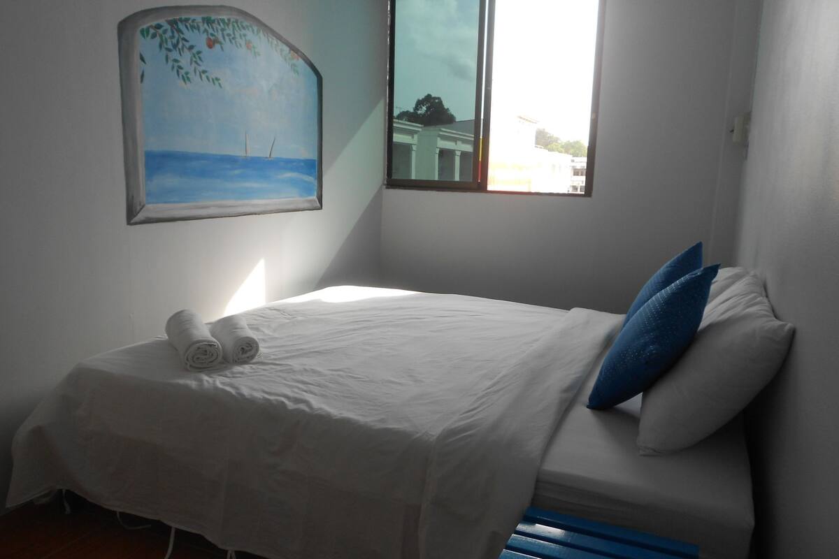 Desk, soundproofing, rollaway beds, free WiFi