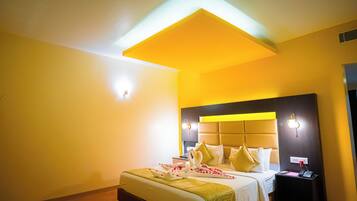 Poppys Presidential Suite | Premium bedding, minibar, in-room safe, blackout curtains