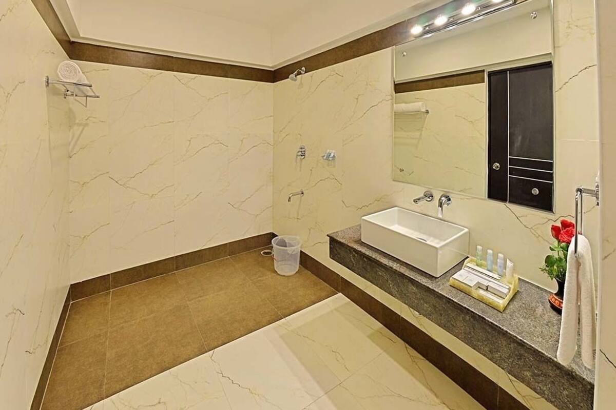 shower, free toiletries, towels