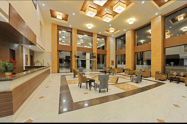 Coin salon dans le hall