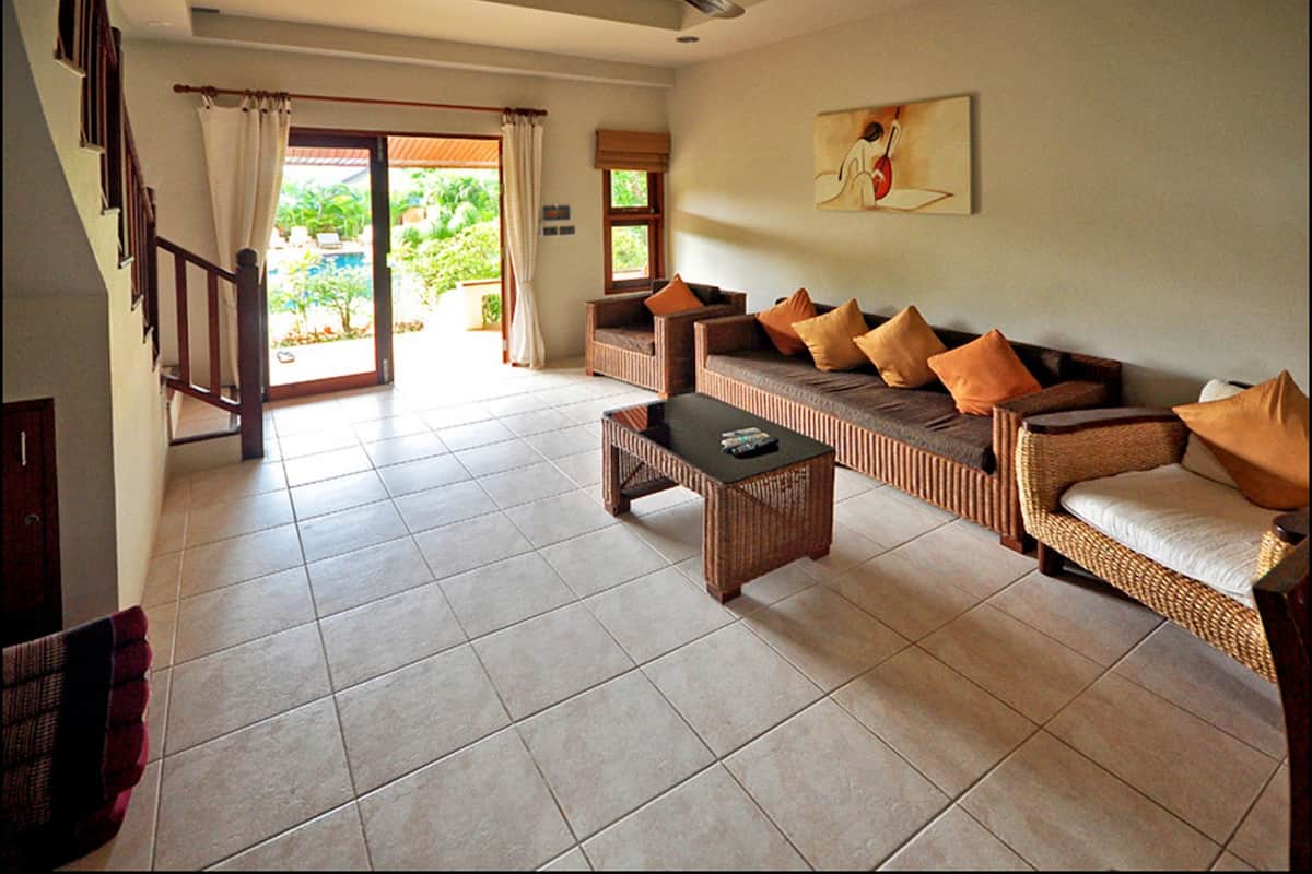 2 Bedroom Townhouse Type B | Lobby sitting area