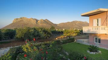 Deluxe appartement, 2 slaapkamers | Uitzicht op de bergen