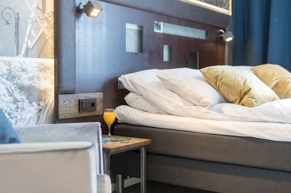Kahden hengen deluxe-huone, 1 parisänky, tupakointi kielletty | Työpöytä, äänieristys, ilmainen Wi-Fi, vuodevaatteet