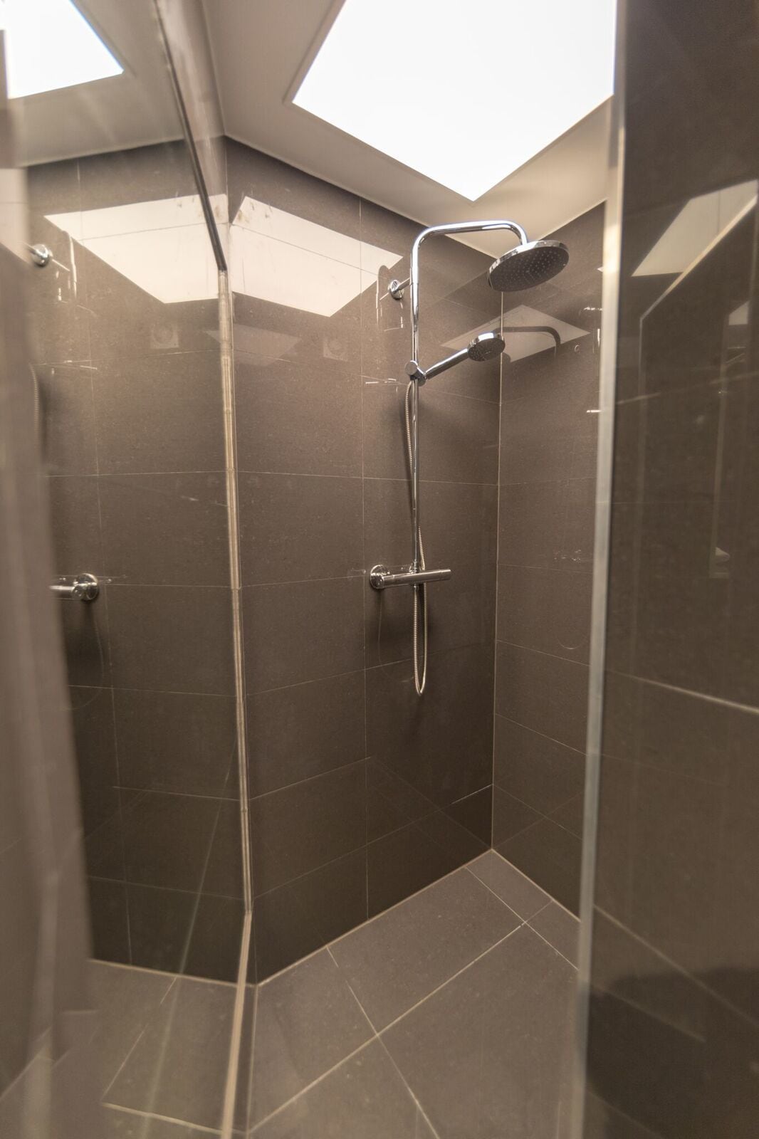 Deluxe tweepersoonskamer, 1 tweepersoonsbed, niet-roken | Badkamer met douche