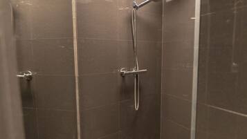 Deluxe tweepersoonskamer, 1 tweepersoonsbed, niet-roken | Badkamer met douche