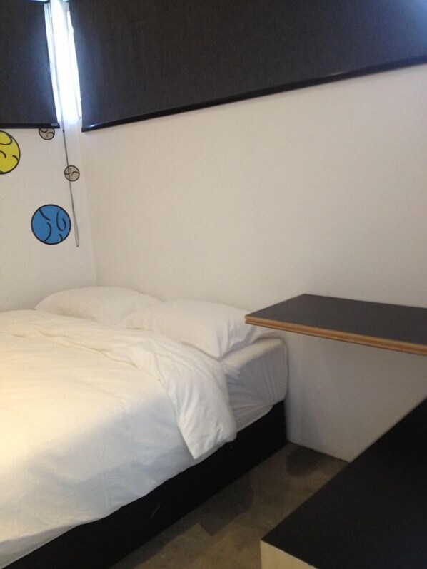 Quarto casal standard, 1 cama de casal | Quartos à prova de som, ferros/tábuas de passar roupa, Wi-Fi de cortesia