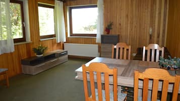 Family Apartment, 1 Bedroom | In-room dining