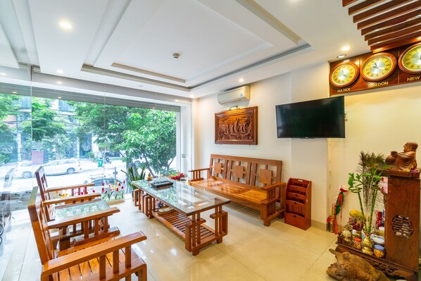 Lobby sitting area - OYO 389 Gold Summer Hotel (Da Nang)