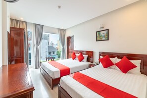 Superior Quadruple Room | Minibar, desk, free WiFi - OYO 389 Gold Summer Hotel (Da Nang)
