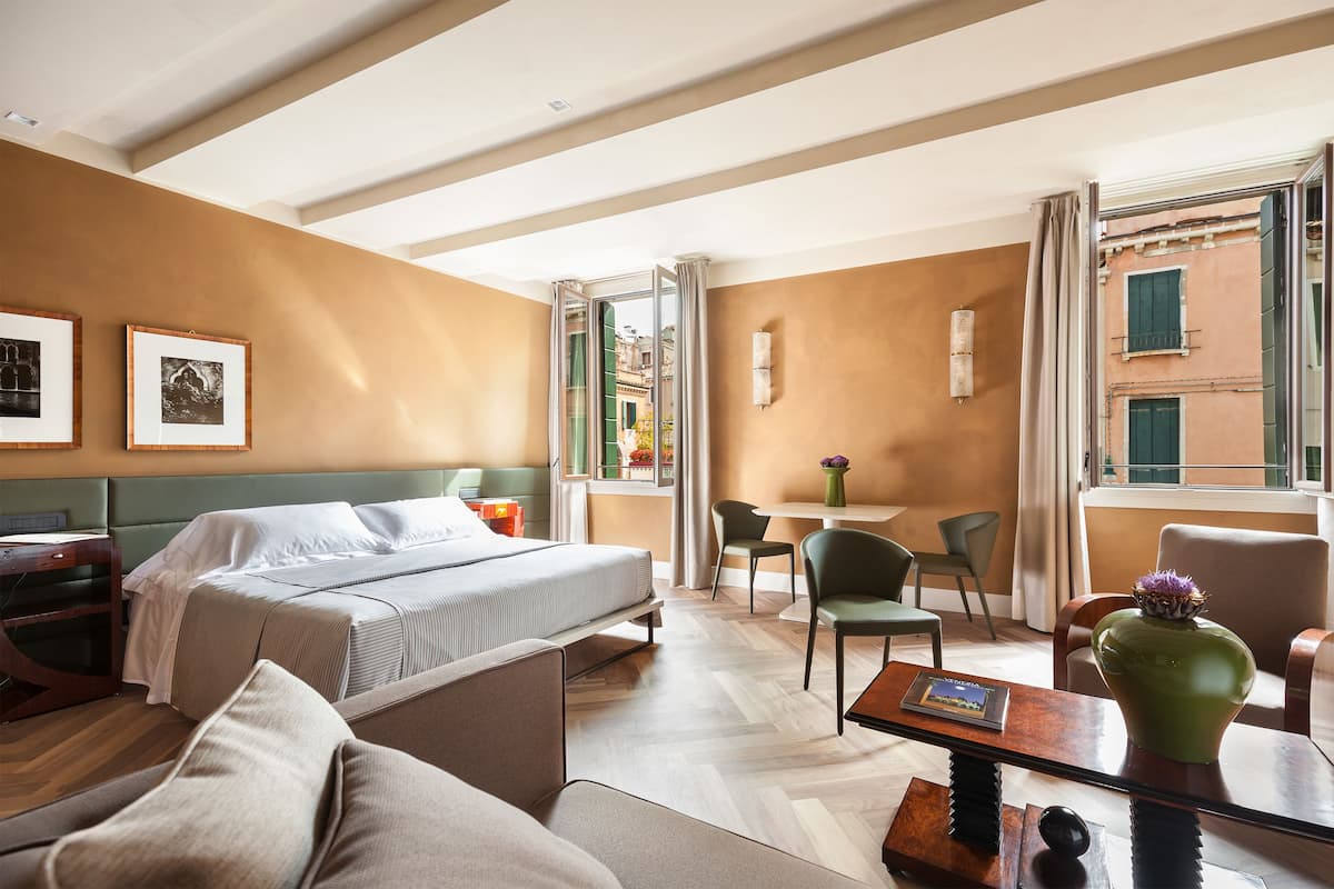 Suite, Kanalblick (sensory, shower and Turkish bath)