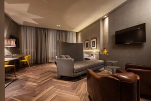 Suite, Garden View (sensory shower and turkish bath) | Living area