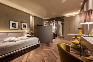 Suite, Garden View (sensory shower and turkish bath) | Down comforters, minibar, in-room safe, desk - Liassidi Wellness Suites (Venice)