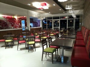 Daily continental breakfast (EUR 6 per person)