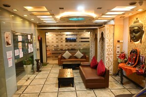 Lobby sitting area - Hotel Heritage inn (Varanasi)