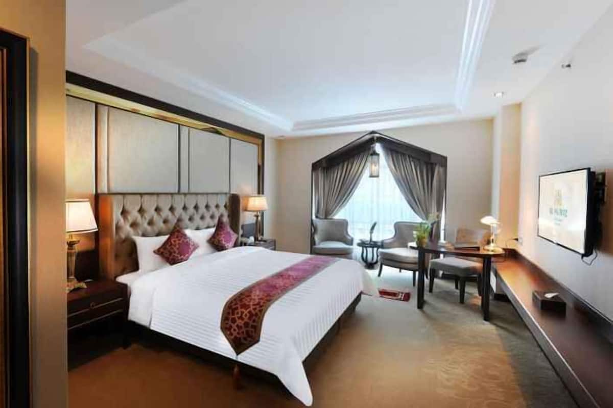 Minibar, in-room safe, desk, blackout curtains
