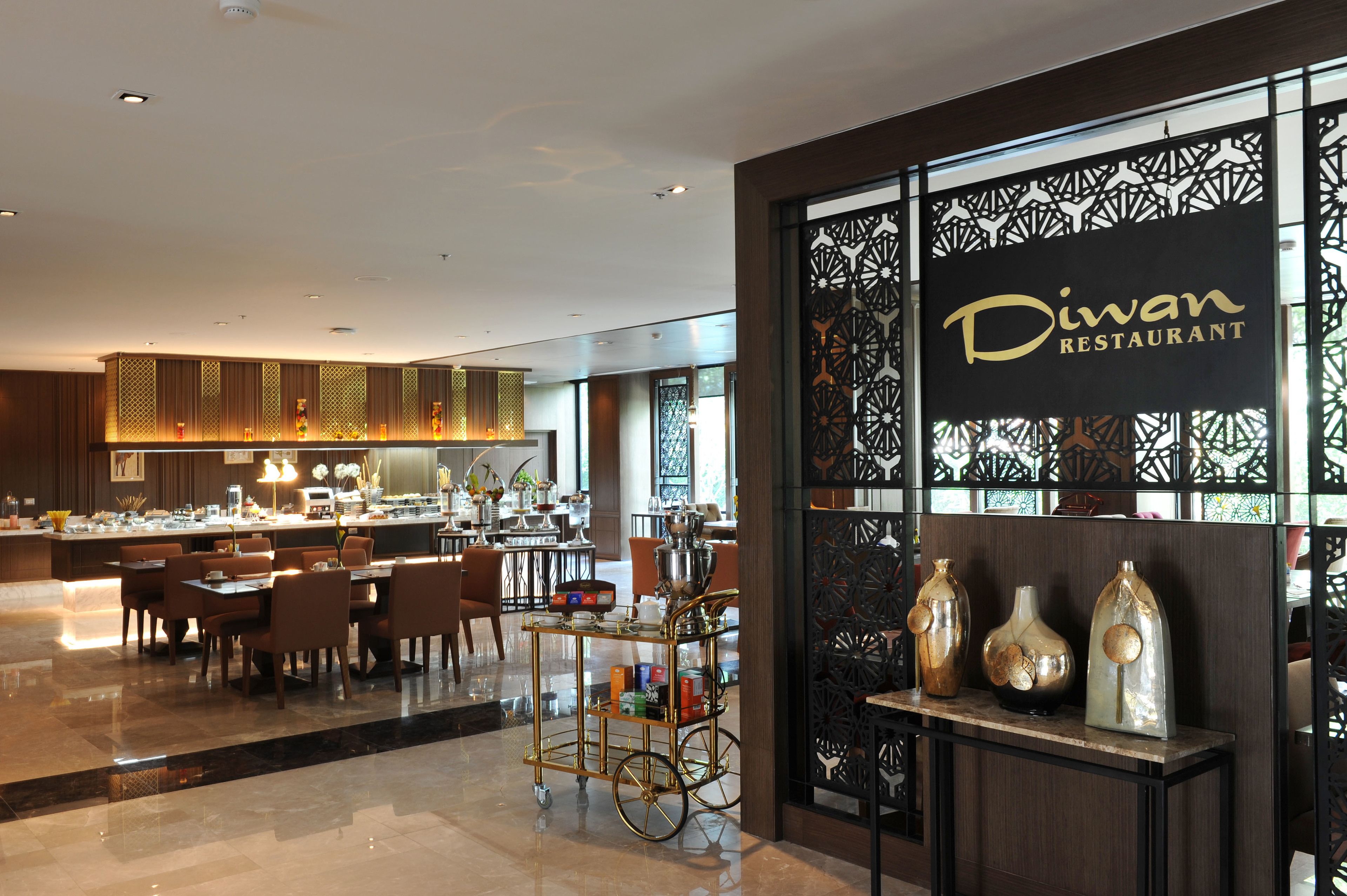 daily buffet breakfast (thb 350 per person)