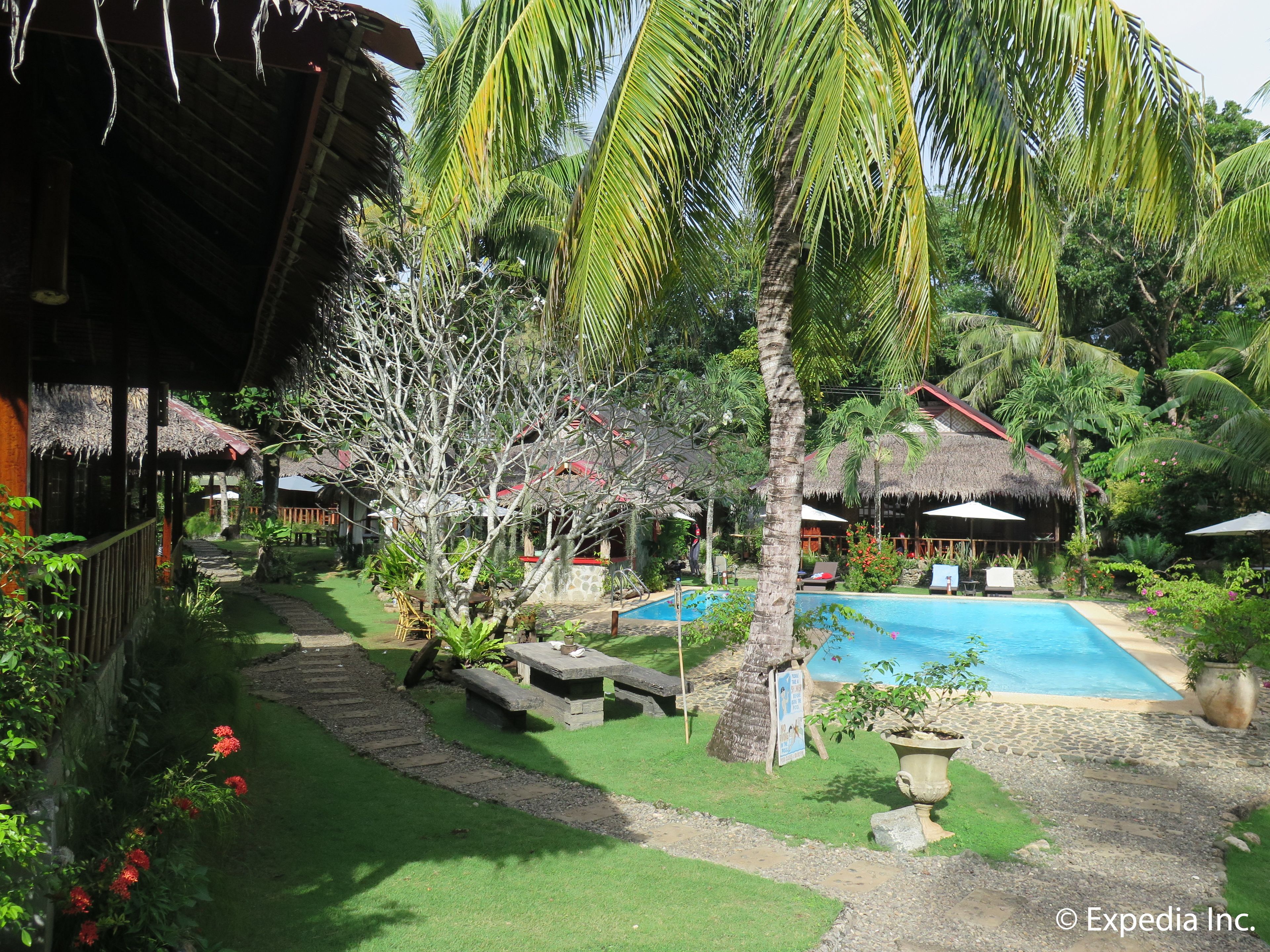 outdoor pool, pool loungers