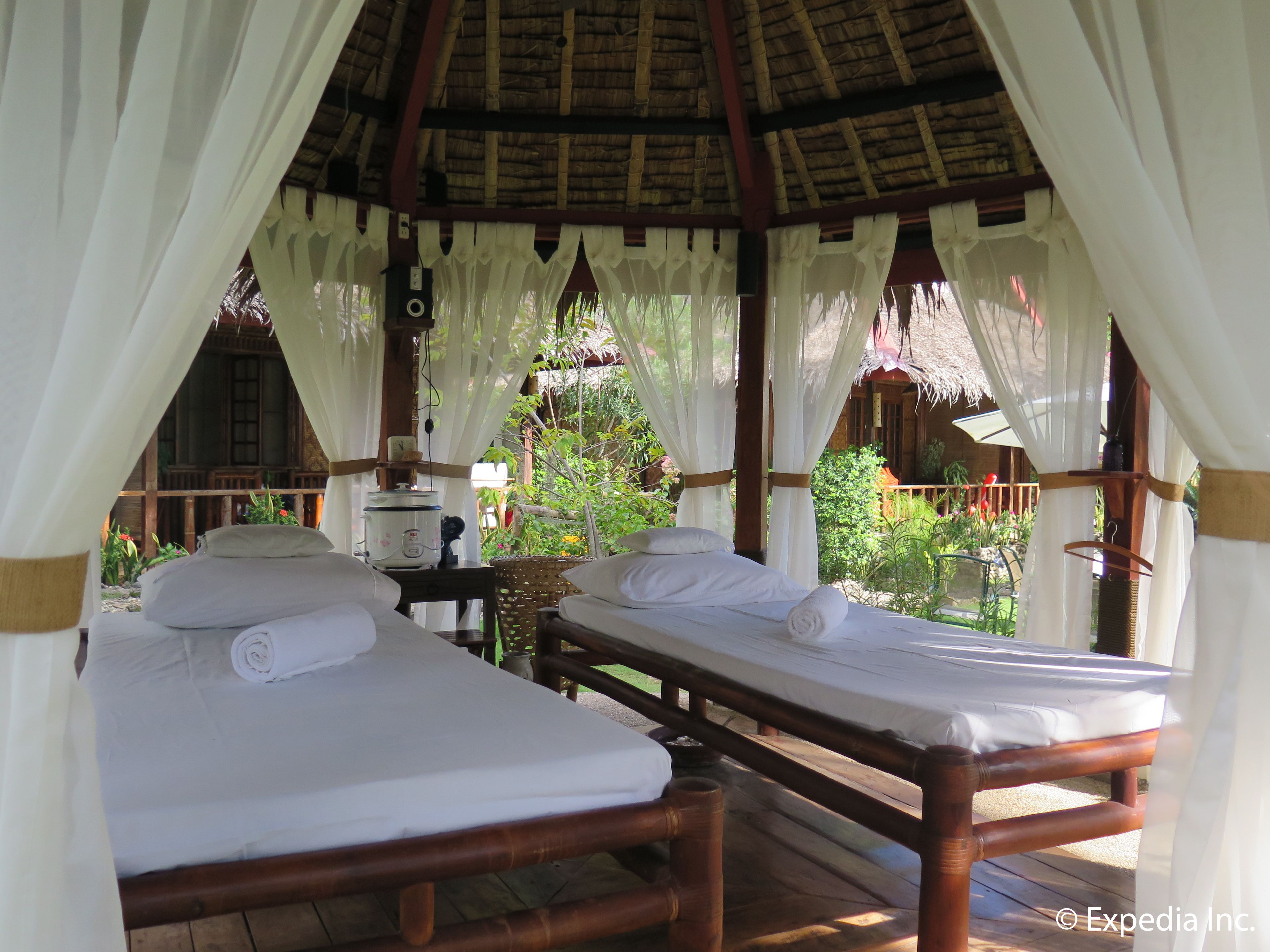 aromatherapy, hot stone massages, swedish massages, body scrubs, facials