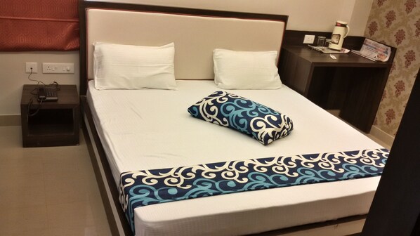 Chambre Deluxe double ou avec lits jumeaux, 1 lit double, non-fumeur | 1 chambre, literie de qualité, minibar, coffre-fort