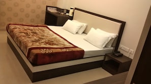 Chambre Deluxe double ou avec lits jumeaux, 1 lit double, non-fumeur | 1 chambre, literie de qualité, minibar, coffre-fort
