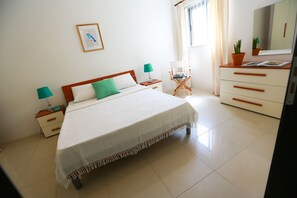 1 bedroom, premium bedding, desk, blackout curtains - Sliema Penthouses (Sliema)