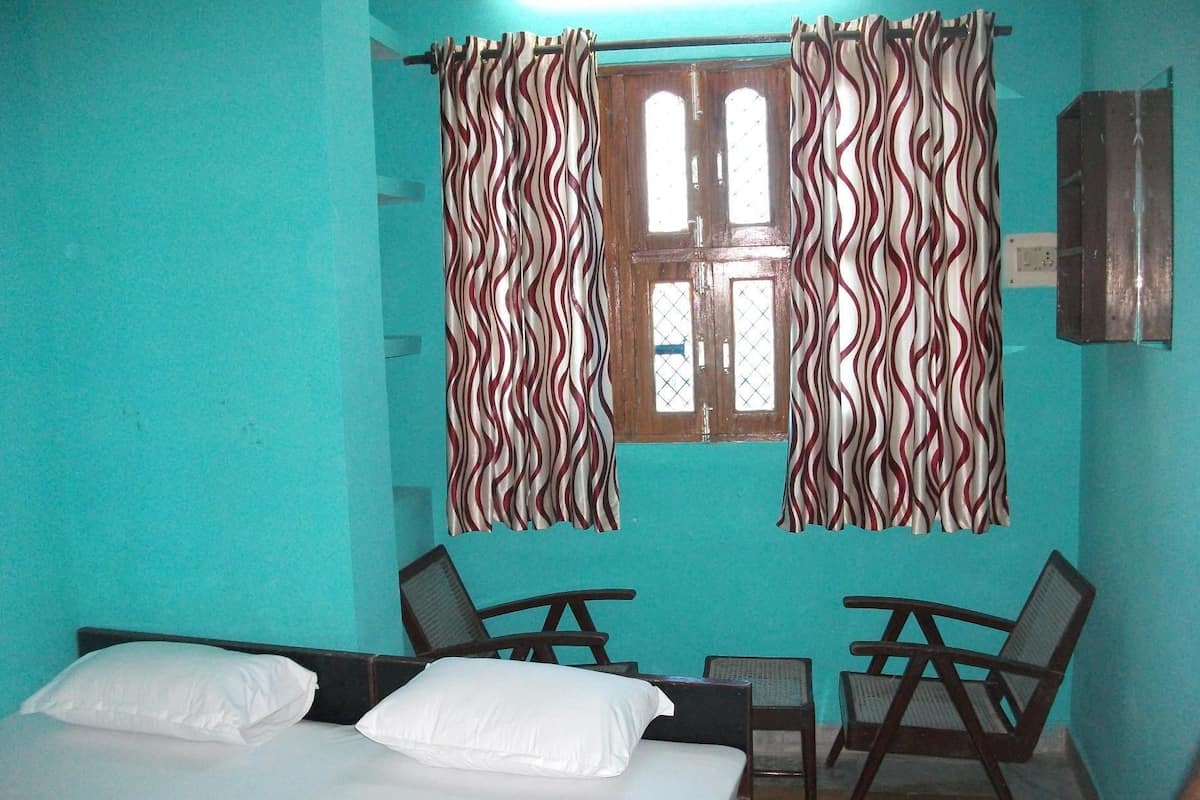 Quarto luxo, para fumantes, vista para a cidade (AC Room) | Cofres nos quartos, escrivaninha, camas extras/dobráveis (sobretaxa)