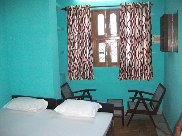 In-room safe, desk, rollaway beds, free WiFi