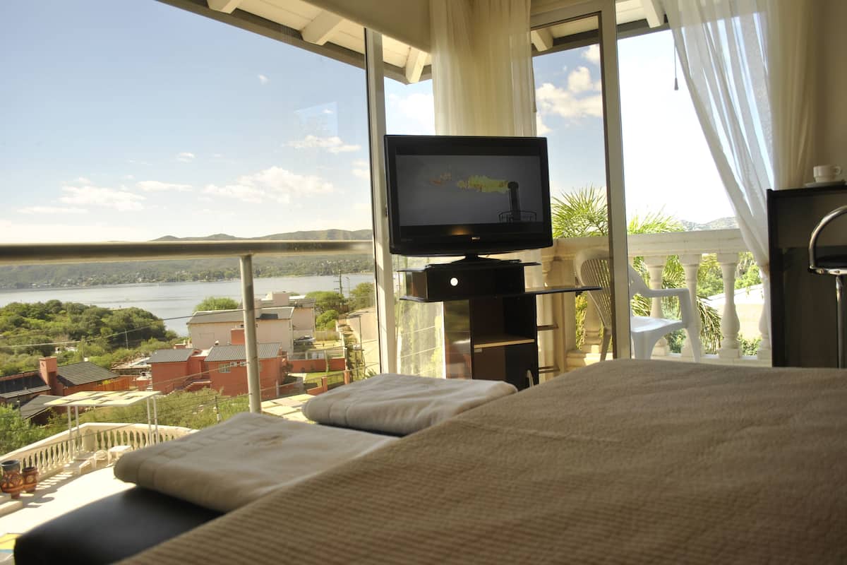 suite (double) | 1 bedroom, premium bedding, minibar, in-room safe