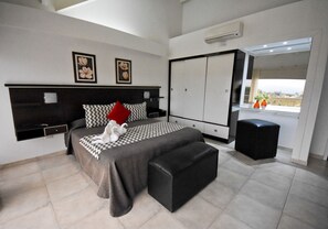 ห้องเอ็กเซกคิวทีฟสวีท | เครื่องนอนระดับพรีเมียม, มินิบาร์, ตู้นิรภัยในห้องพัก