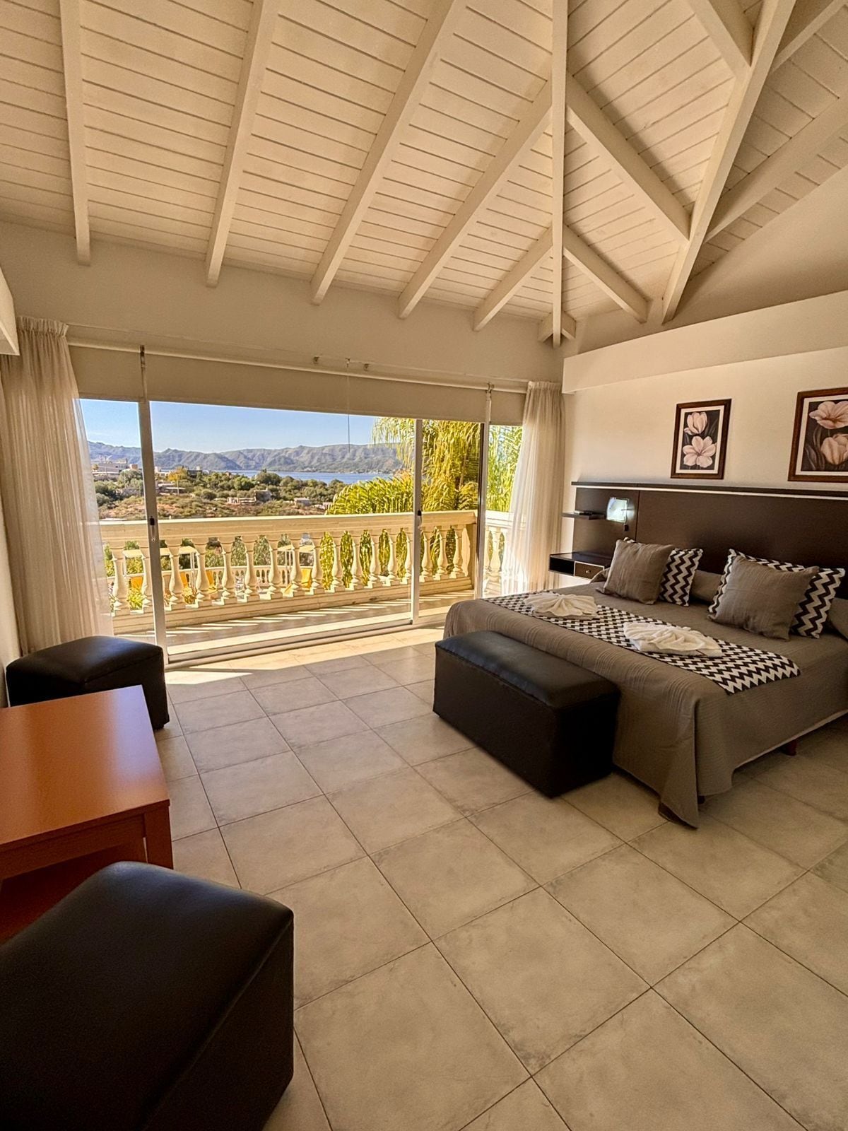 Executive Suite | Premium bedding, minibar, in-room safe, individually decorated